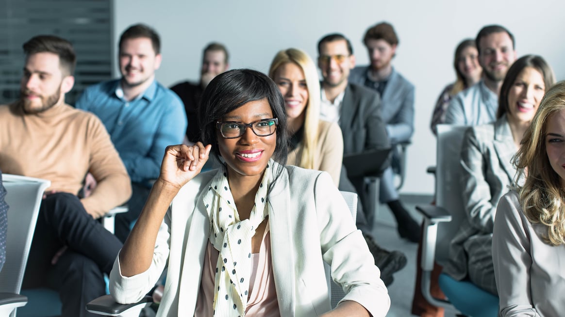 organizational-coaching-a-group-is-trained-in-the-workplace
