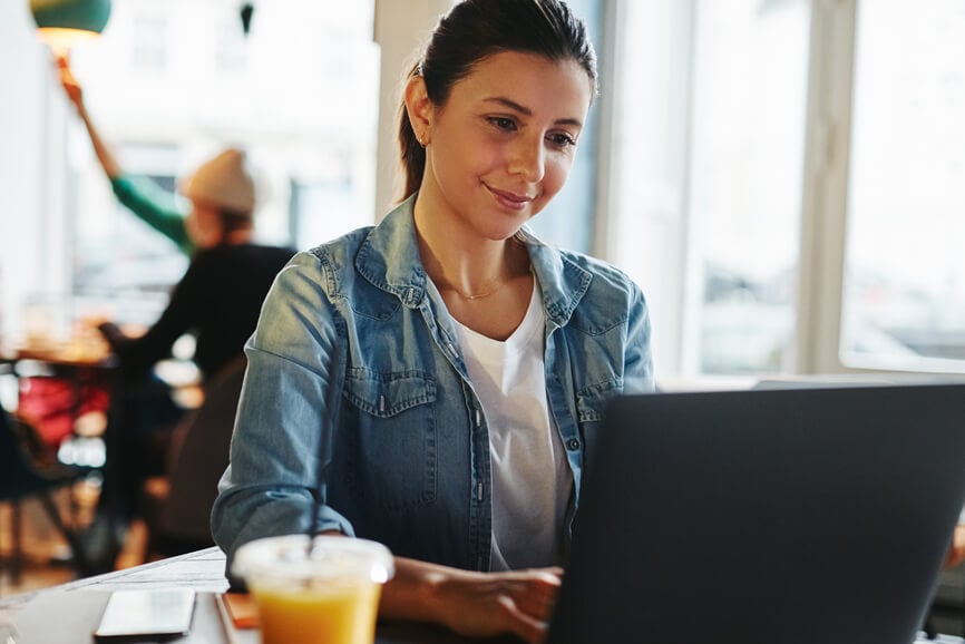 smiling-working-woman-mental-clarity