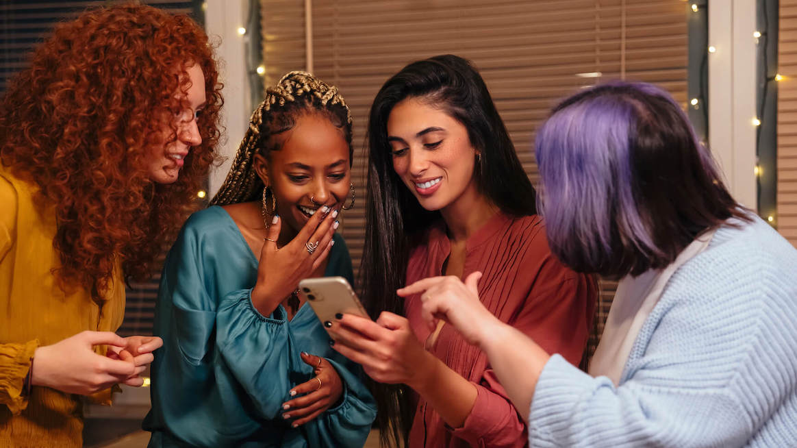 social-media-and-mental-health-group-of-women-around-phone